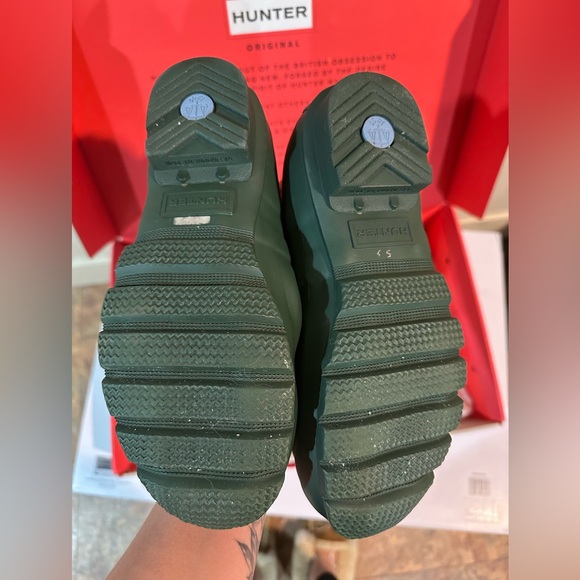 Hunter boots. With fleece boot socks. - Picture 2 of 6